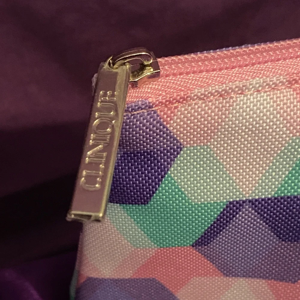 NEW Clinique Skincare Set with Hexagonal Pouch - Picture 7 of 7